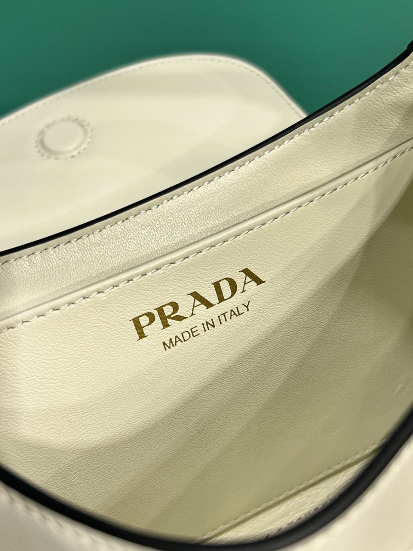 prada_xxxxx_big_00008.jpg