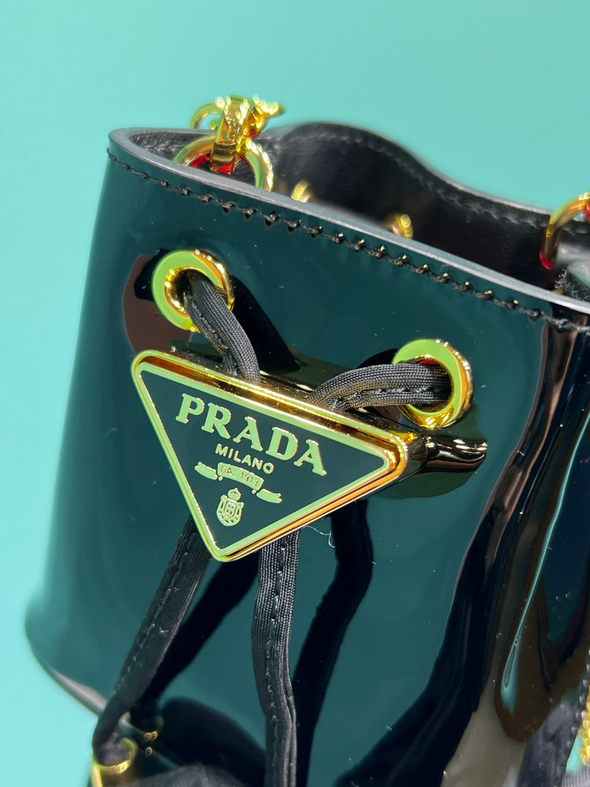 prada_xxxxx_big_00005.jpg