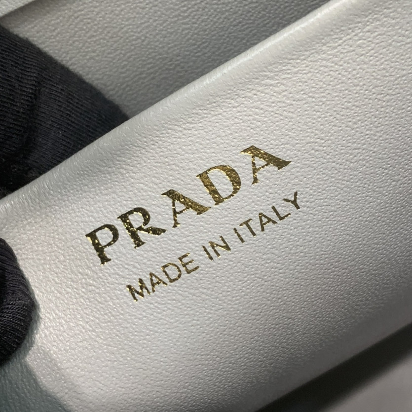 prada_xxxxx_big_00004.jpg