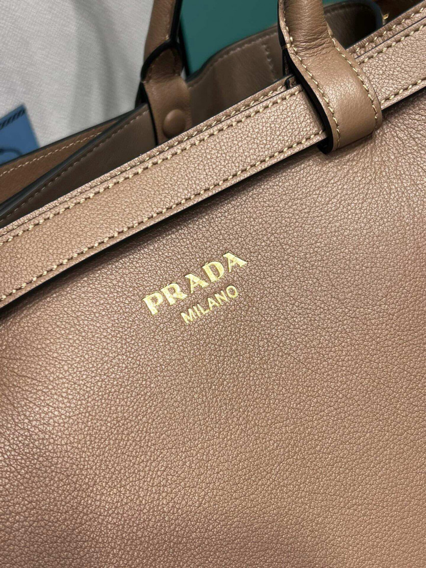 prada_xxxxx_big_00004.jpg