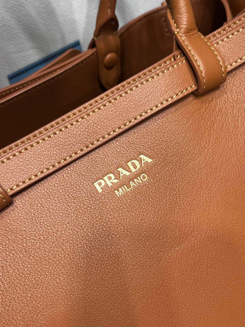 prada_xxxxx_big_00005.jpg