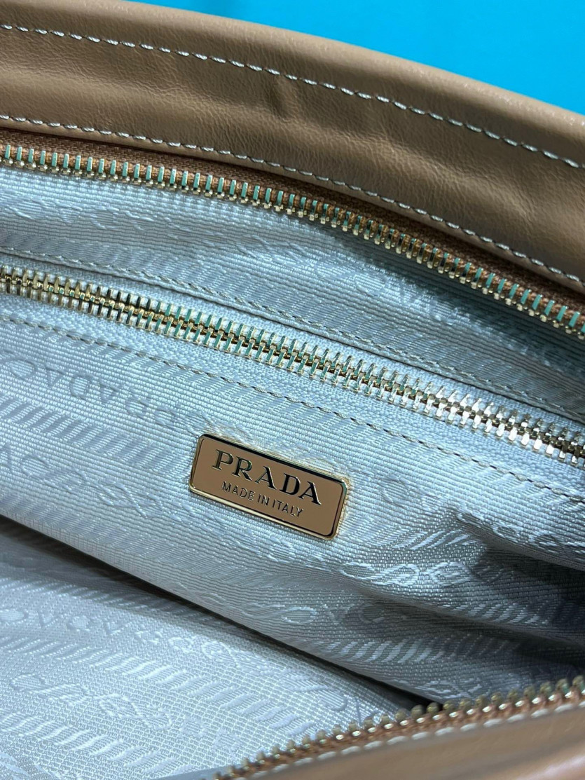 prada_xxxxx_big_00007.jpg