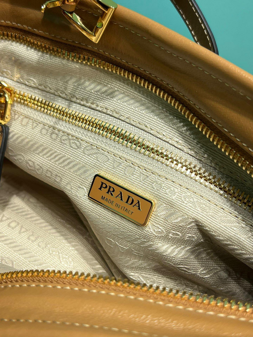 prada_xxxxx_big_00009.jpg