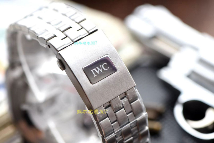 iwc_xxxxx_big_00012.jpg