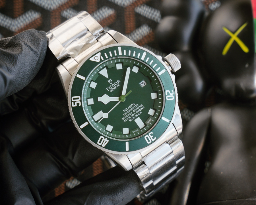 tudor_xxxxx_big_00003.jpg