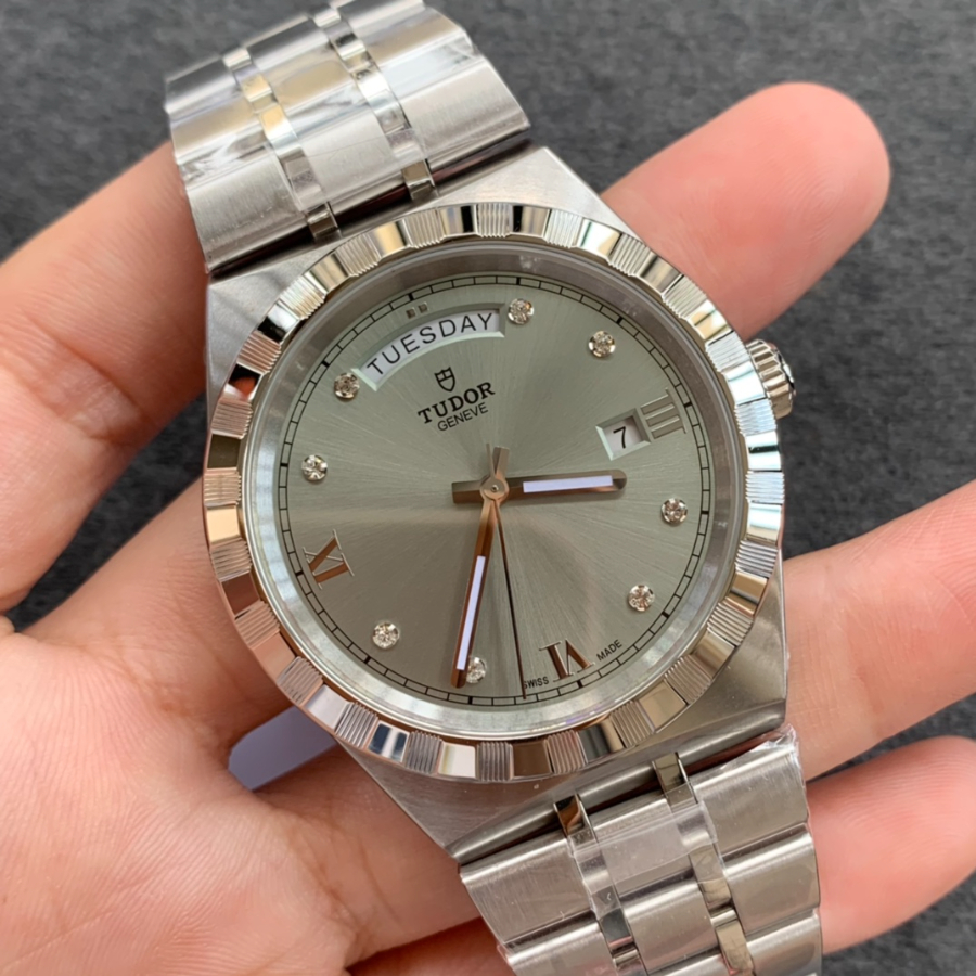 tudor_xxxxx_big_00002.jpg