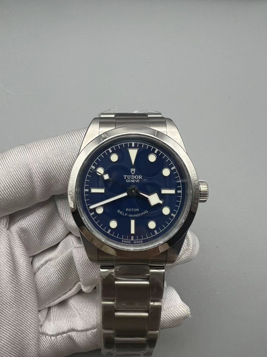 tudor_xxxxx_big_00003.jpg