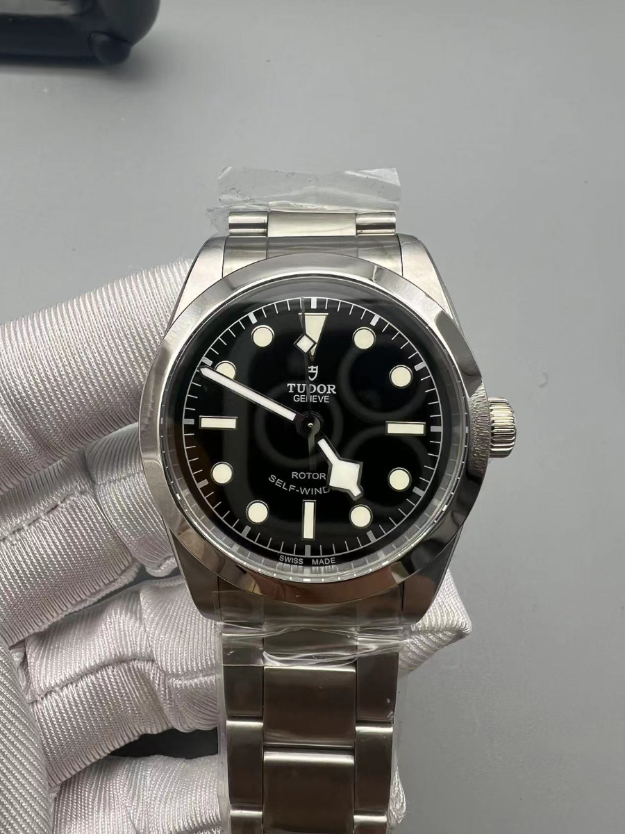 tudor_xxxxx_big_00001.jpg