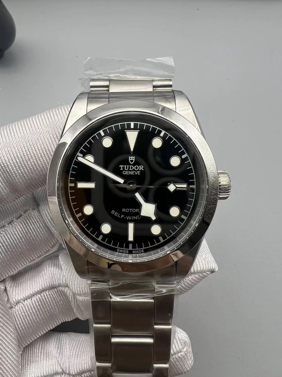 tudor_xxxxx_big_00003.jpg