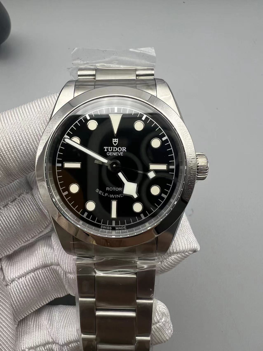 tudor_xxxxx_big_00004.jpg