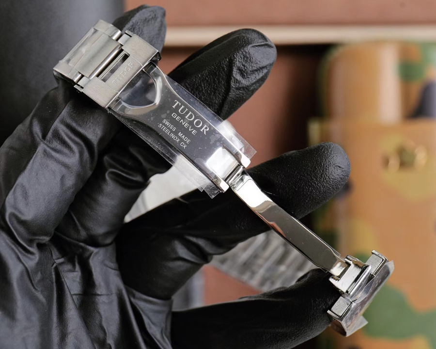 tudor_xxxxx_big_00009.jpg