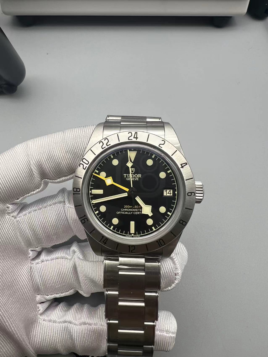 tudor_xxxxx_big_00004.jpg