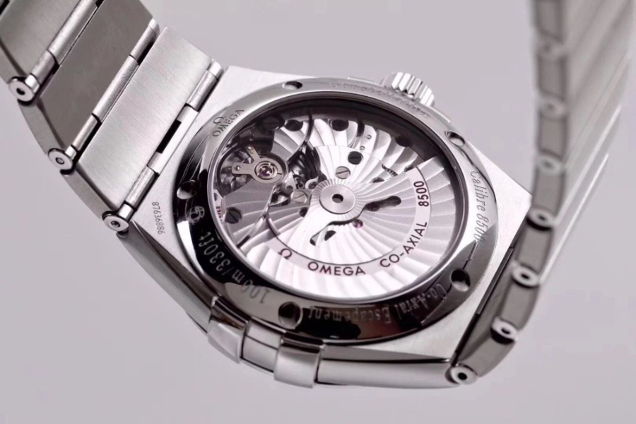 omega_xxxxx_big_00017.jpg