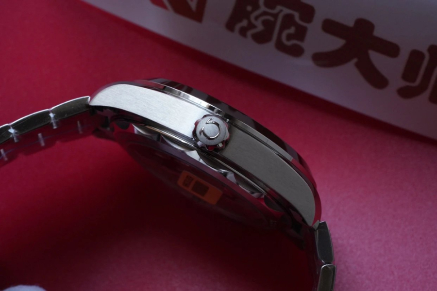 omega_xxxxx_big_00007.jpg