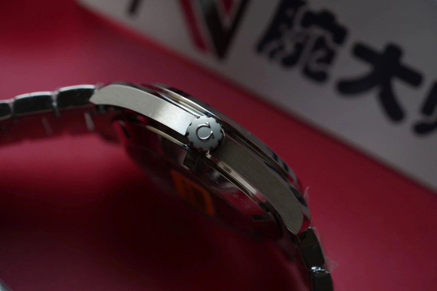omega_xxxxx_big_00019.jpg