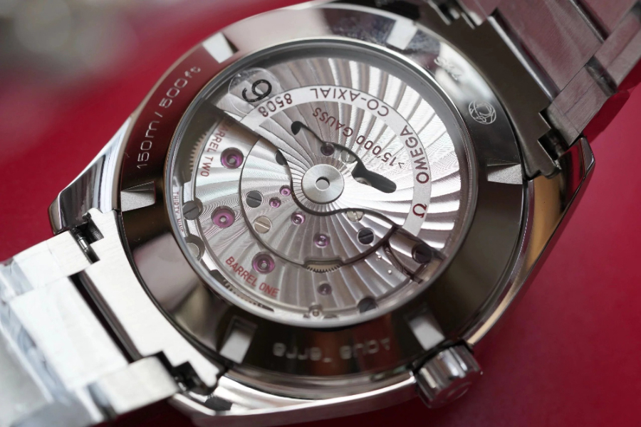 omega_xxxxx_big_00021.jpg