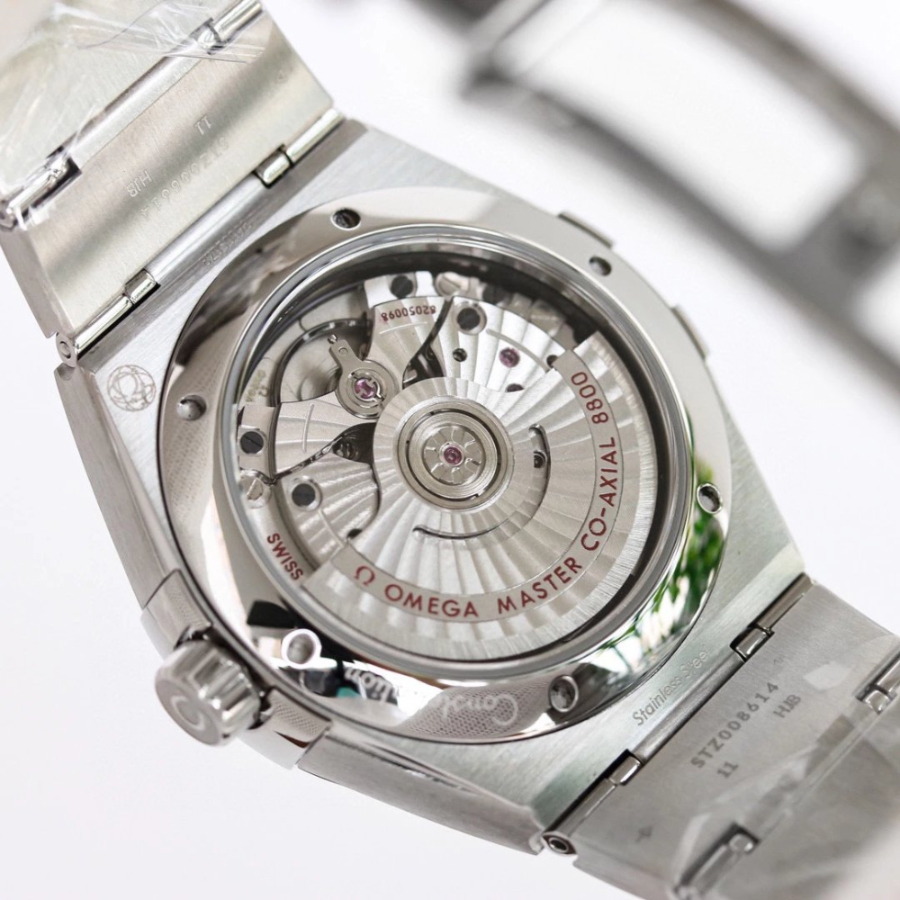 omega_xxxxx_big_00010.jpg