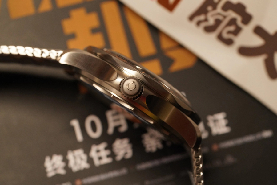 omega_xxxxx_big_00034.jpg