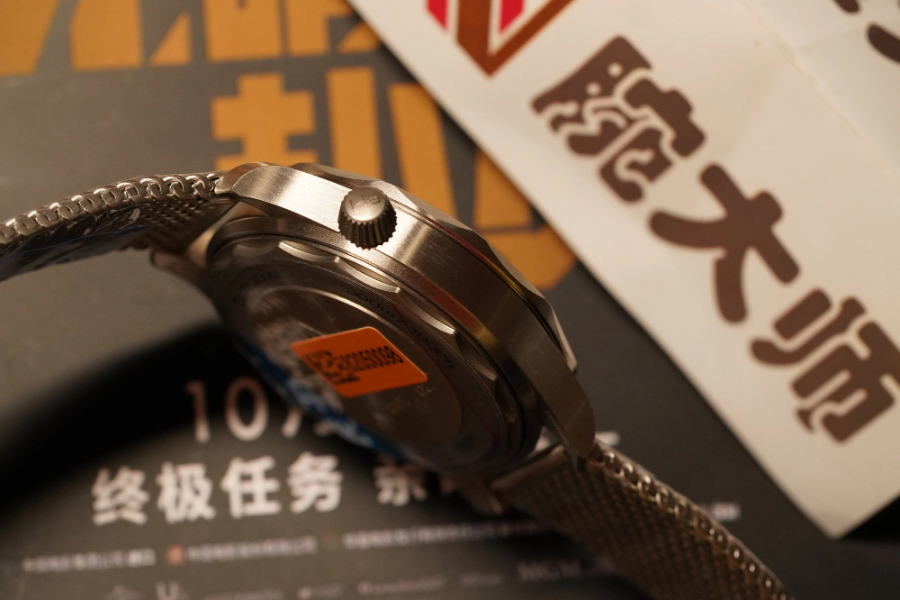omega_xxxxx_big_00035.jpg