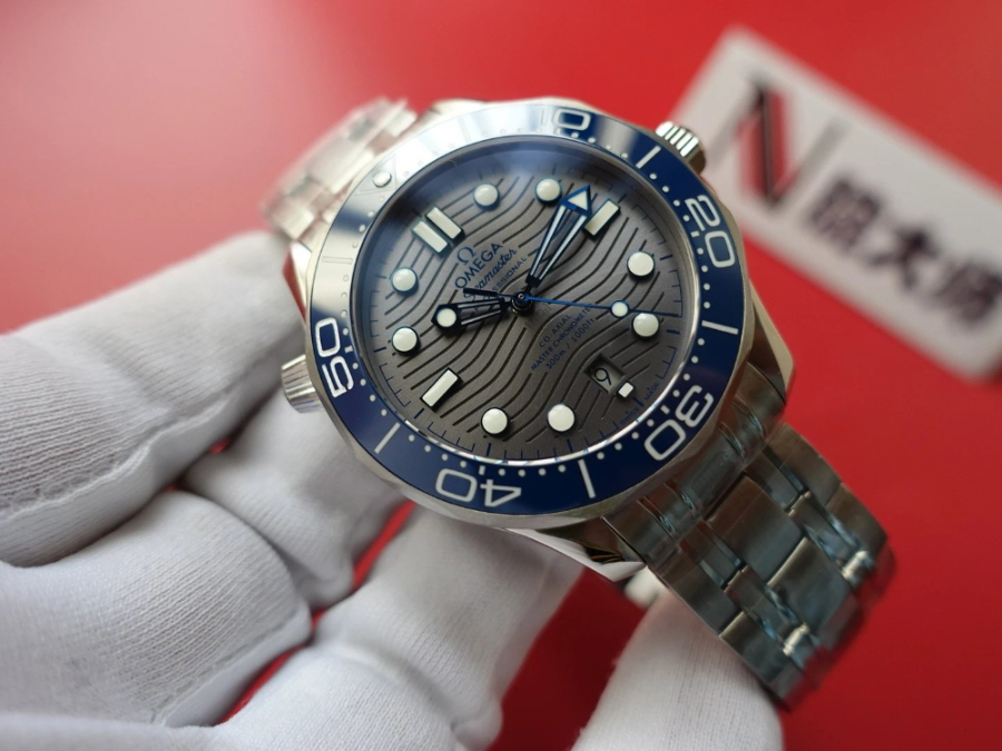 omega_xxxxx_big_00017.jpg