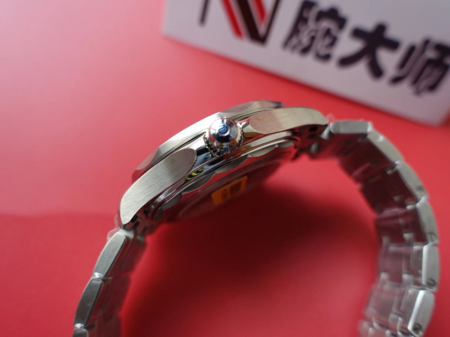omega_xxxxx_big_00020.jpg