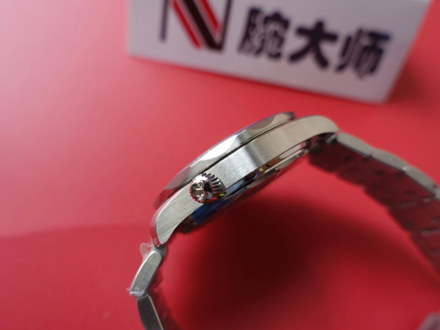 omega_xxxxx_big_00021.jpg