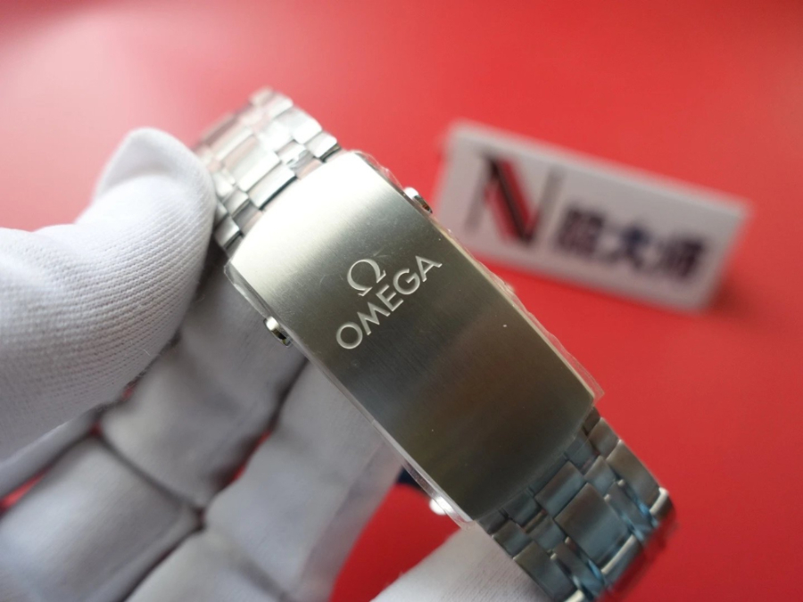 omega_xxxxx_big_00024.jpg