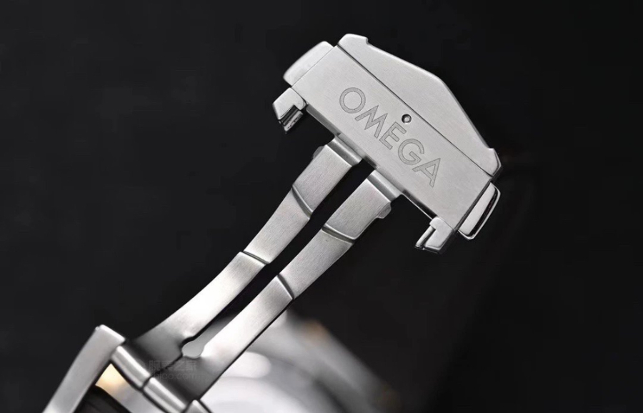 omega_xxxxx_big_00017.jpg