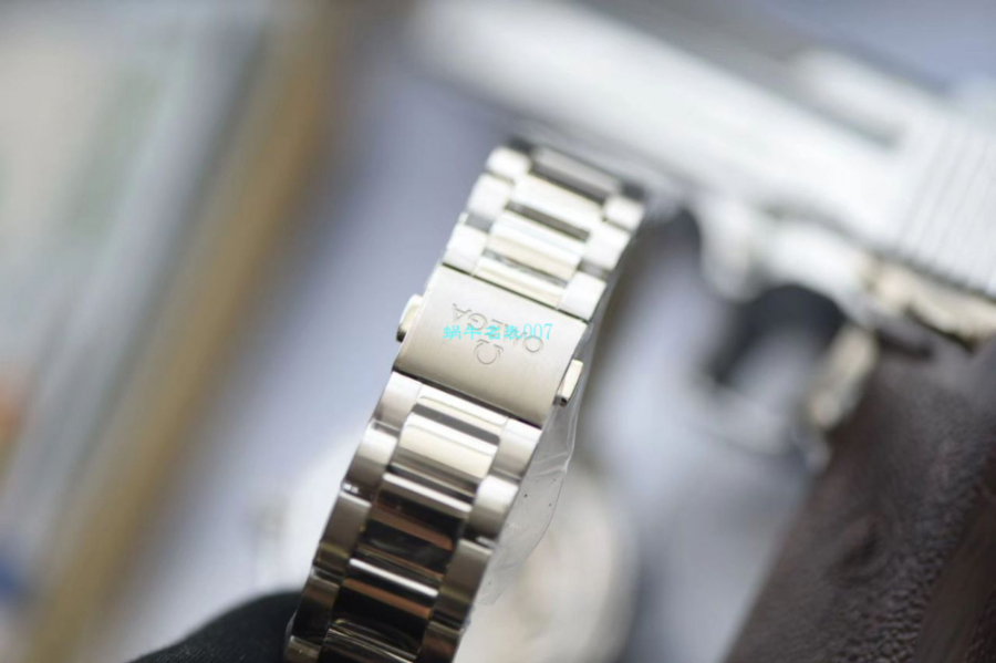 omega_xxxxx_big_00013.jpg