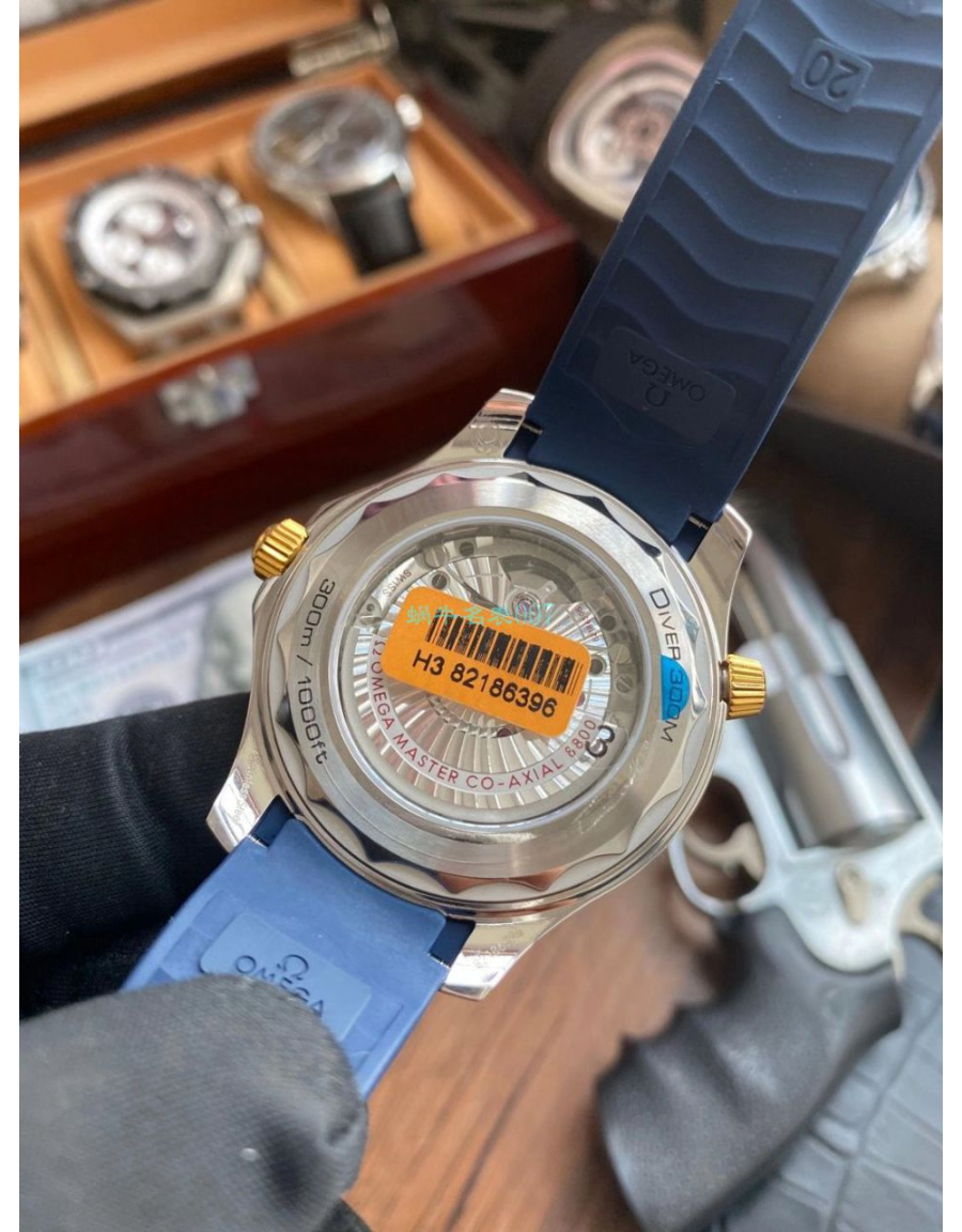 omega_xxxxx_big_00010.jpg
